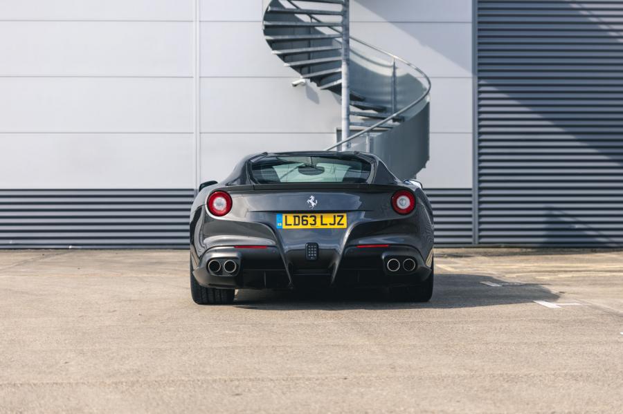  Ferrari F12berlinetta 2014 года  (UK) (фото 11 из 276)